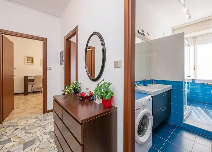 Apartment Ihost - Veneziano 8 *